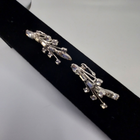 Vintage Clear Rhinestones Clip On Dangle Earrings 1.75". - Picture 4 of 13